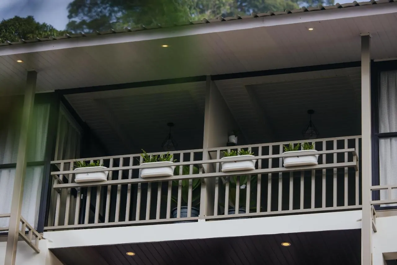 Misty Courtyard Resort Chinnakanal
