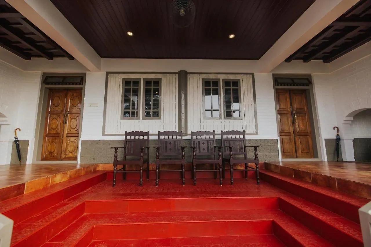 Misty Courtyard Resort Chinnakanal